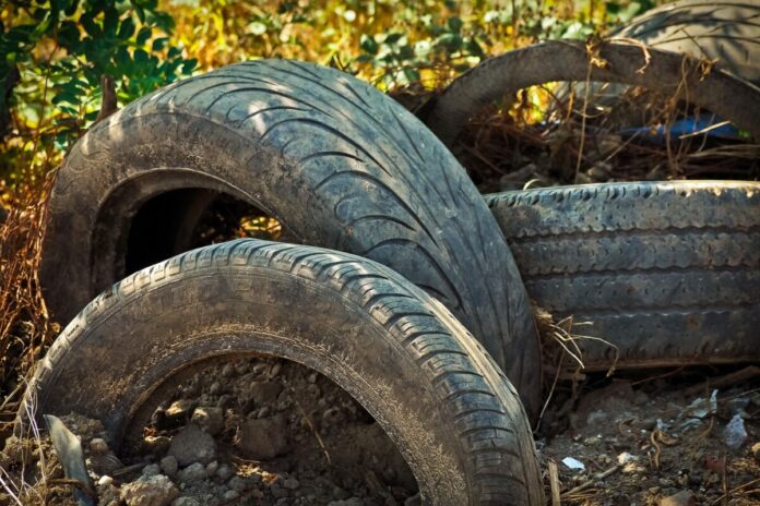 Reifen, Abfall, Umweltverschmutzung - Symbolbild pixabay